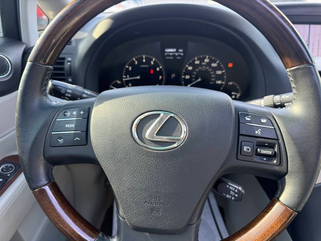Lexus RX 350 Vehicle Full-screen Gallery Image 23