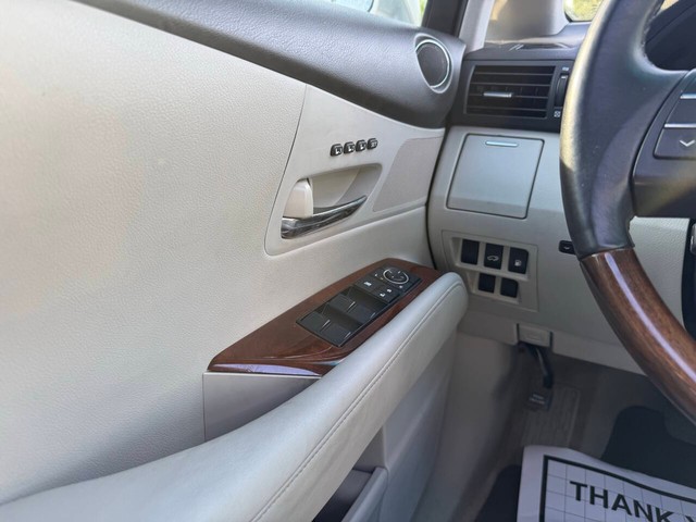 Lexus RX 350 Vehicle Full-screen Gallery Image 30