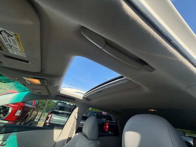 Lexus RX 350 Vehicle Full-screen Gallery Image 31
