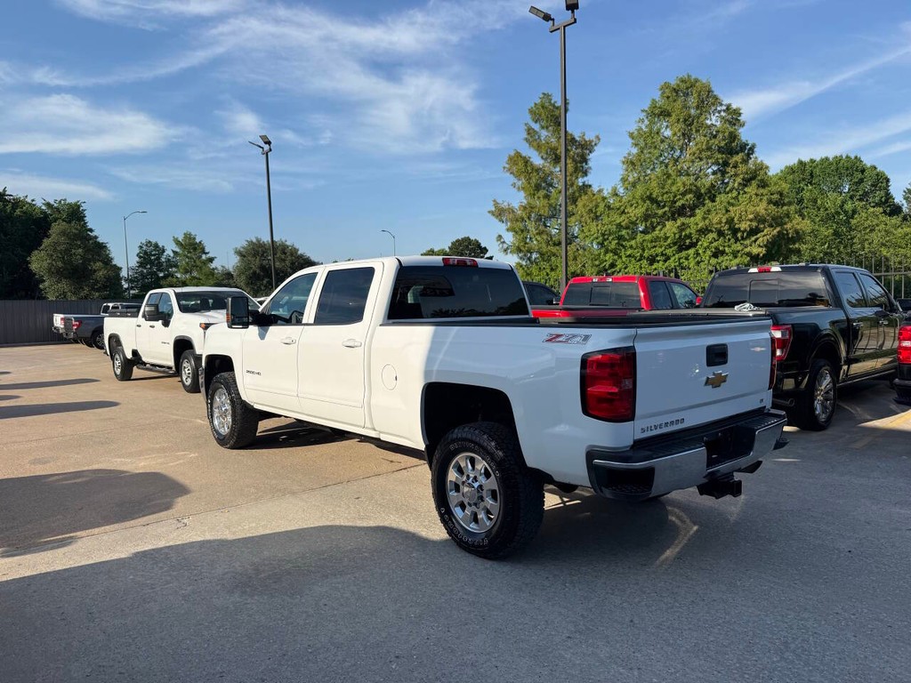 Chevrolet Silverado 2500HD Vehicle Full-screen Gallery Image 04