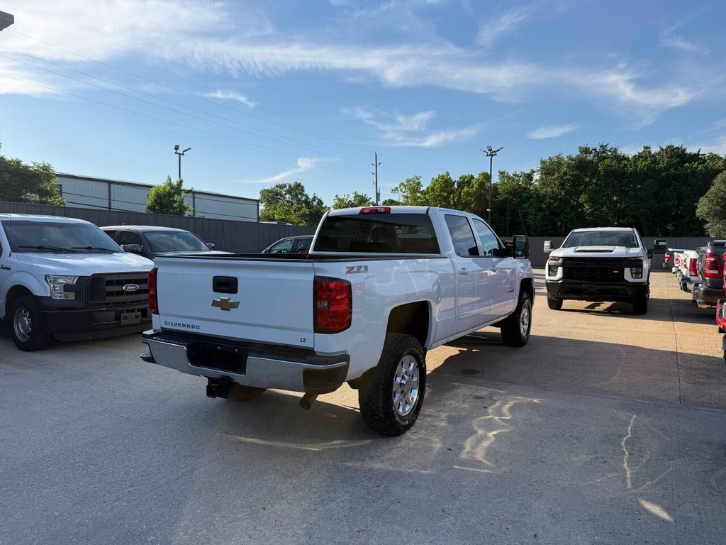 Chevrolet Silverado 2500HD Vehicle Full-screen Gallery Image 05