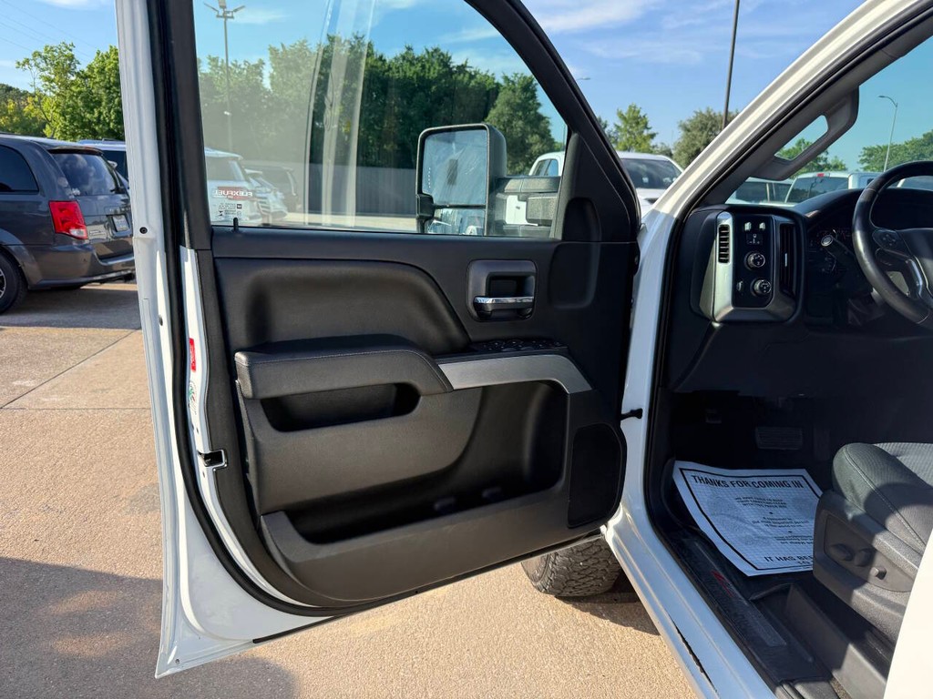 Chevrolet Silverado 2500HD Vehicle Full-screen Gallery Image 08