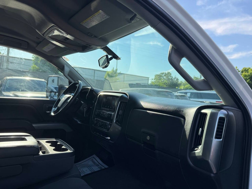 Chevrolet Silverado 2500HD Vehicle Full-screen Gallery Image 09