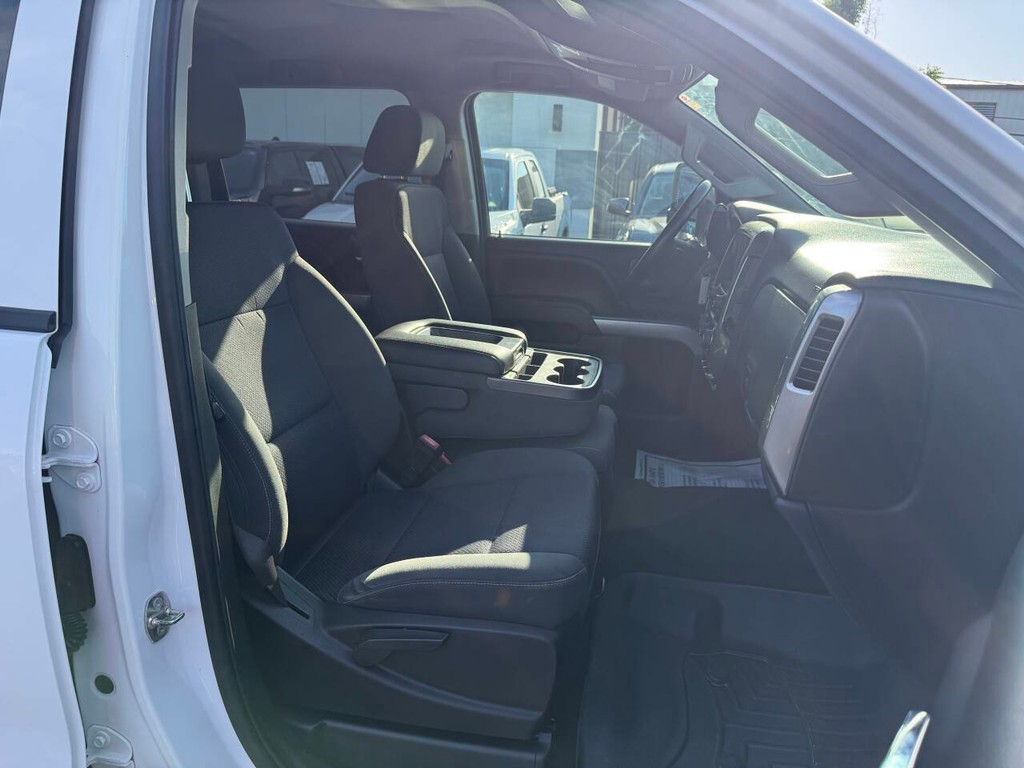 Chevrolet Silverado 2500HD Vehicle Full-screen Gallery Image 10