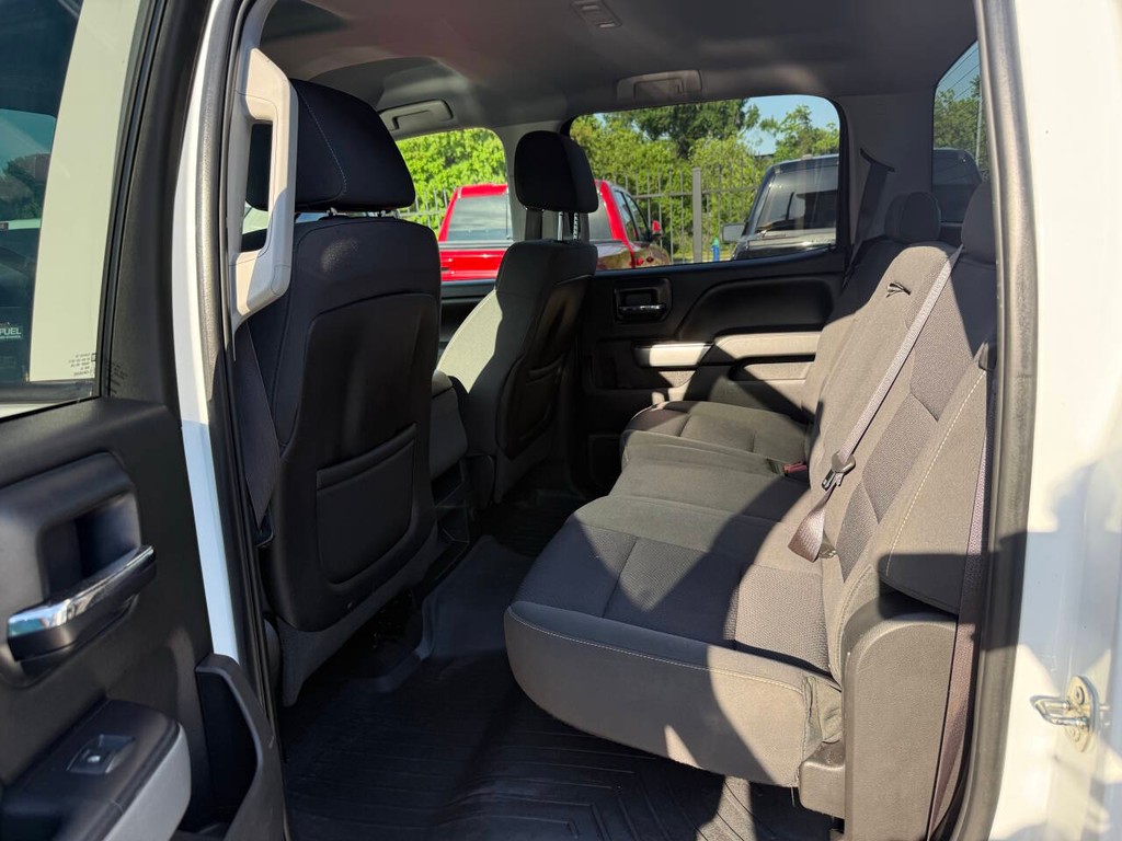 Chevrolet Silverado 2500HD Vehicle Full-screen Gallery Image 13