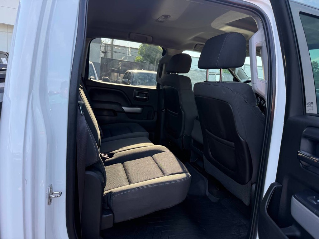 Chevrolet Silverado 2500HD Vehicle Full-screen Gallery Image 15