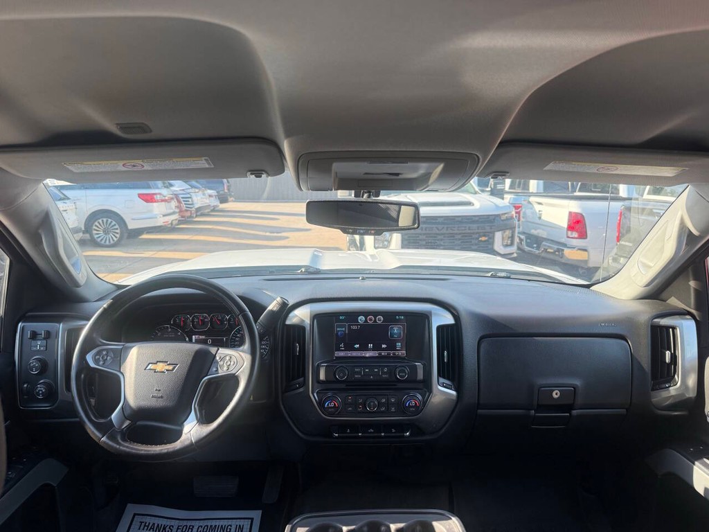 Chevrolet Silverado 2500HD Vehicle Full-screen Gallery Image 17