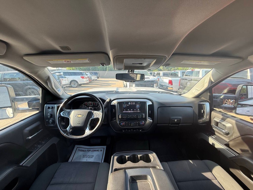 Chevrolet Silverado 2500HD Vehicle Full-screen Gallery Image 18