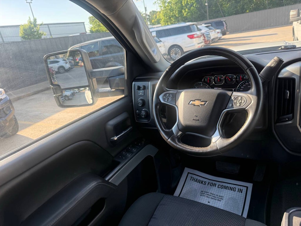 Chevrolet Silverado 2500HD Vehicle Full-screen Gallery Image 19