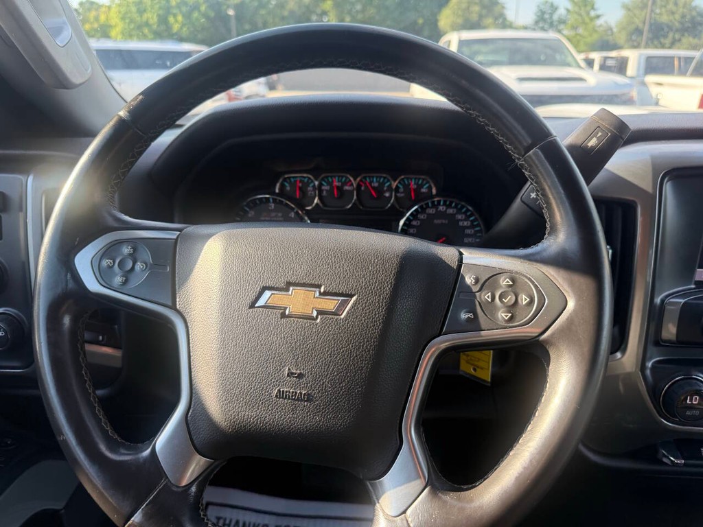 Chevrolet Silverado 2500HD Vehicle Full-screen Gallery Image 23