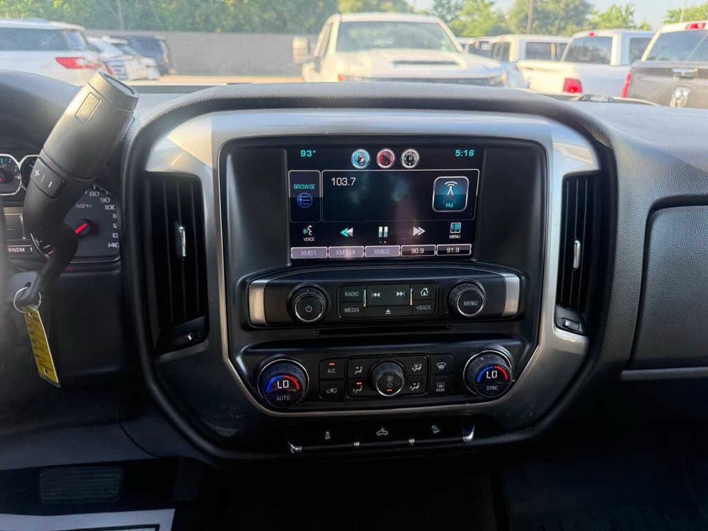 Chevrolet Silverado 2500HD Vehicle Full-screen Gallery Image 24