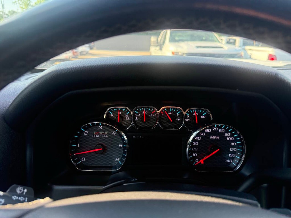Chevrolet Silverado 2500HD Vehicle Full-screen Gallery Image 30