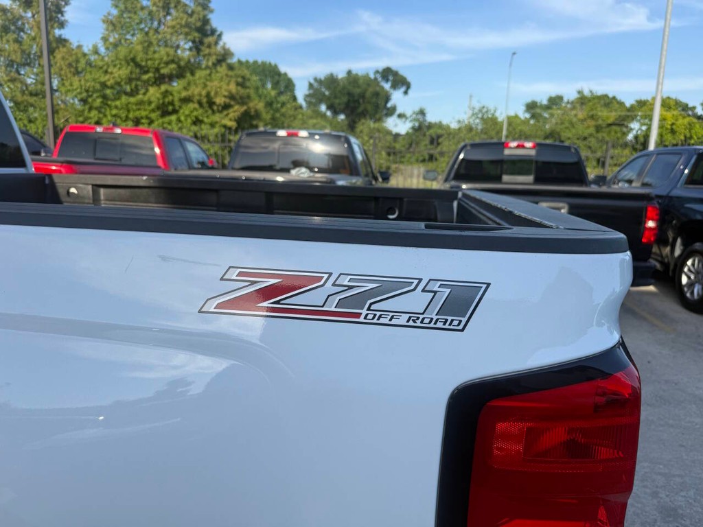 Chevrolet Silverado 2500HD Vehicle Full-screen Gallery Image 36