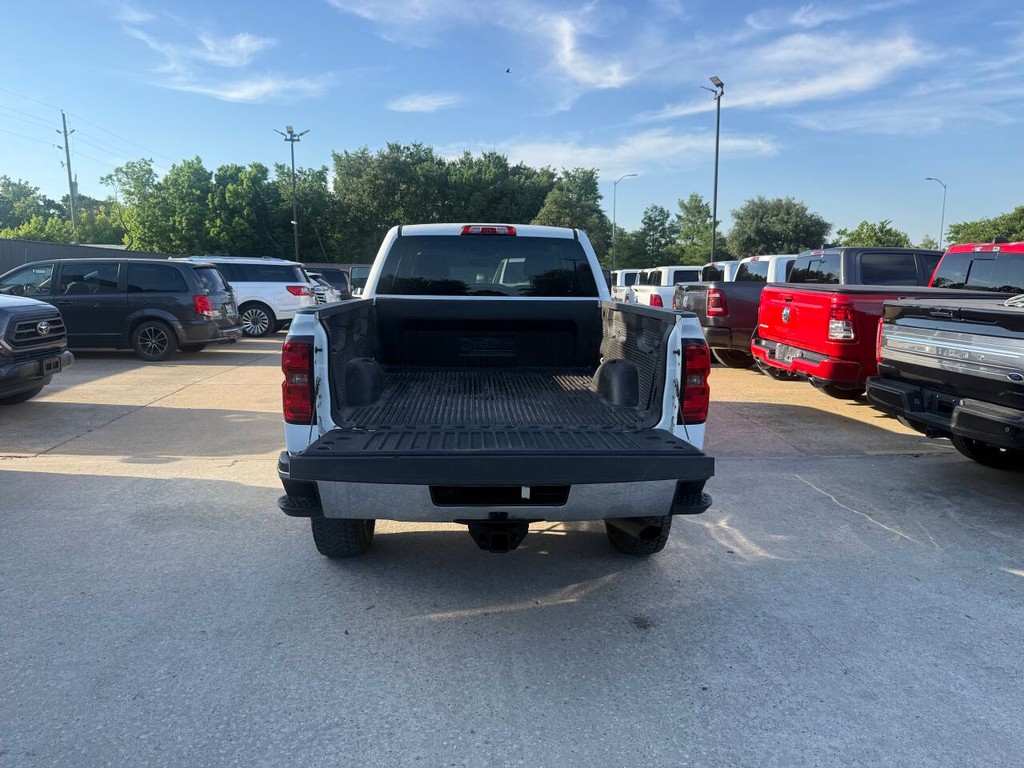 Chevrolet Silverado 2500HD Vehicle Full-screen Gallery Image 37