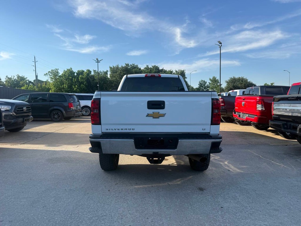 Chevrolet Silverado 2500HD Vehicle Full-screen Gallery Image 38