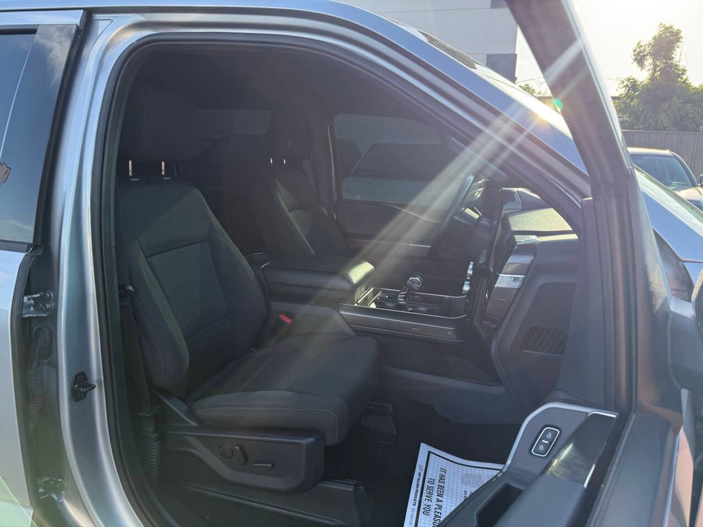 Ford F-150 Vehicle Full-screen Gallery Image 10