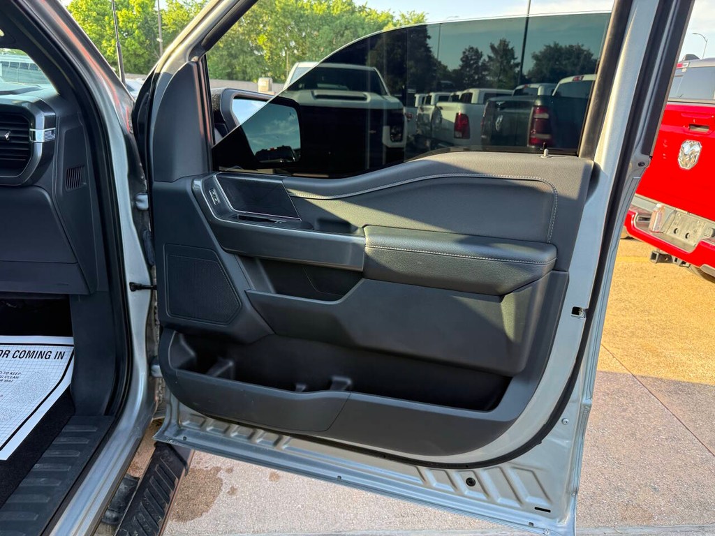 Ford F-150 Vehicle Full-screen Gallery Image 11