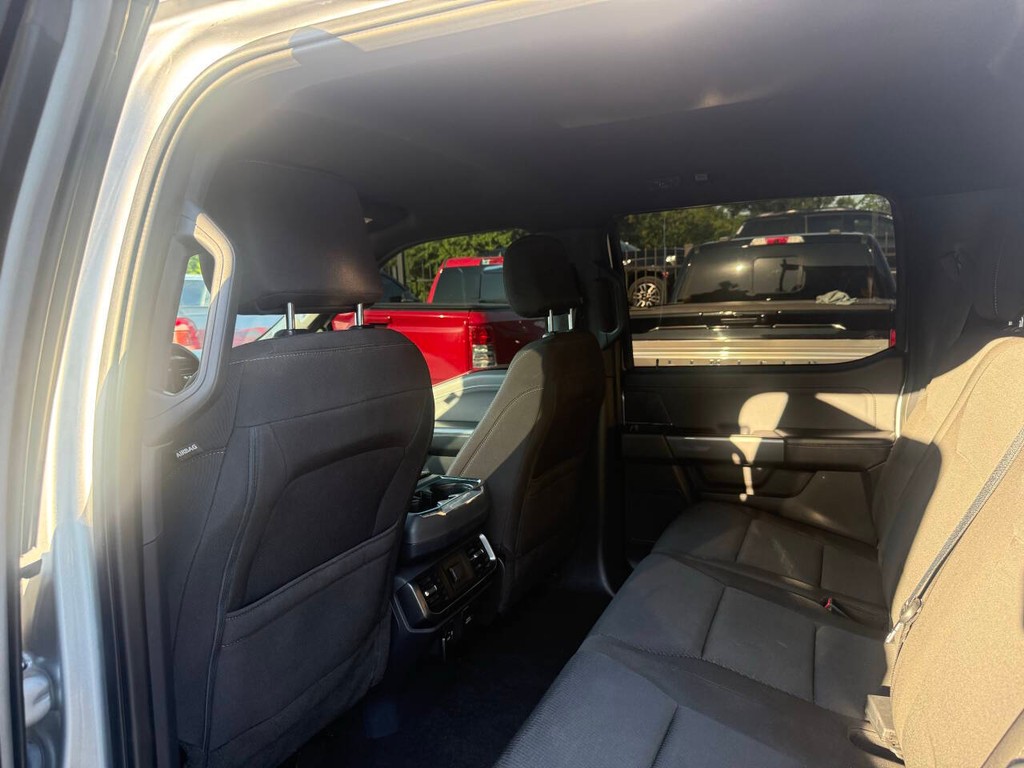 Ford F-150 Vehicle Full-screen Gallery Image 12