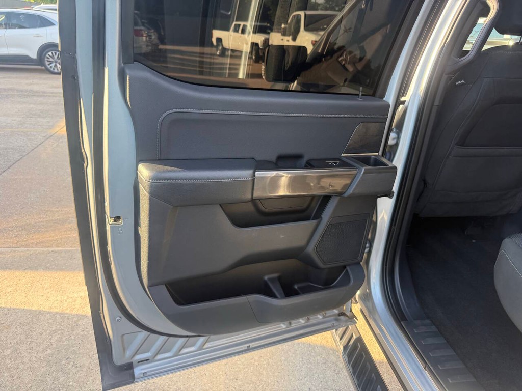 Ford F-150 Vehicle Full-screen Gallery Image 14