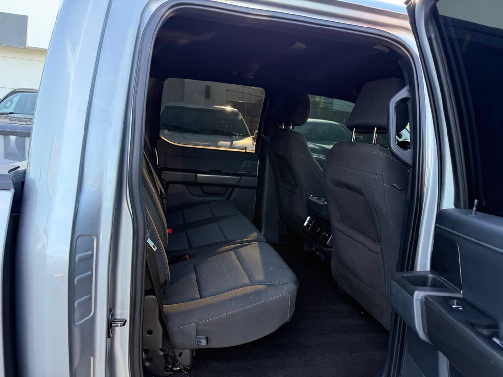 Ford F-150 Vehicle Full-screen Gallery Image 15