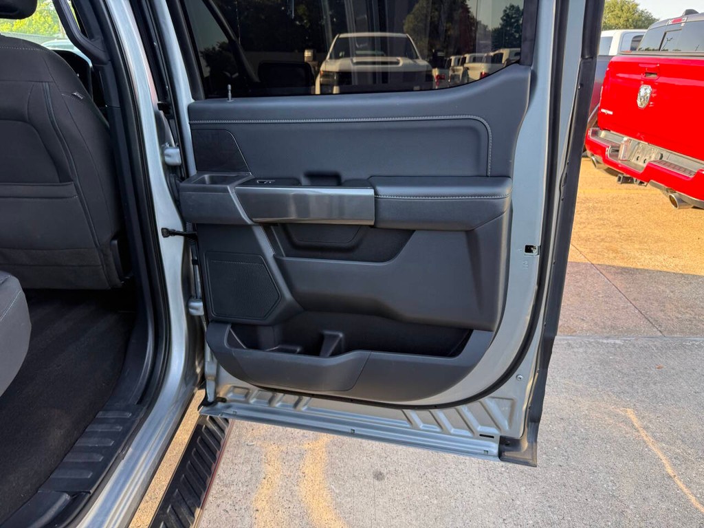 Ford F-150 Vehicle Full-screen Gallery Image 16