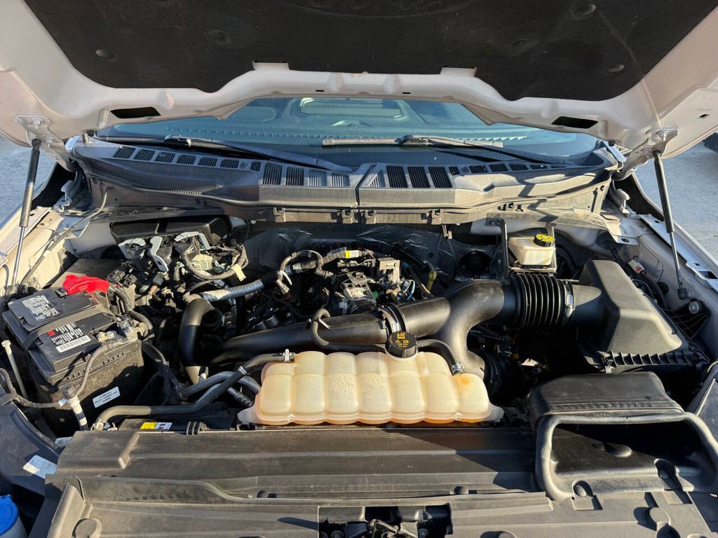 Ford F-150 Vehicle Full-screen Gallery Image 34