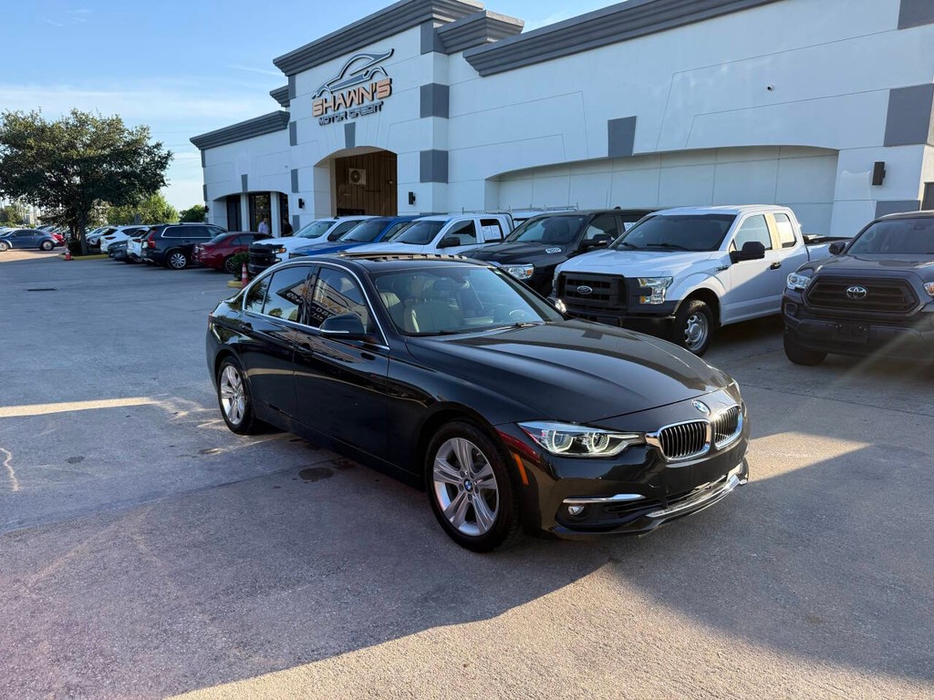 BMW 3 Series Vehicle Full-screen Gallery Image 02