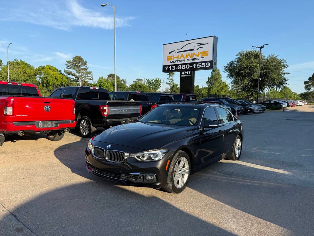BMW 3 Series Vehicle Full-screen Gallery Image 03