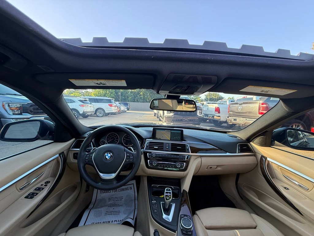 BMW 3 Series Vehicle Full-screen Gallery Image 15