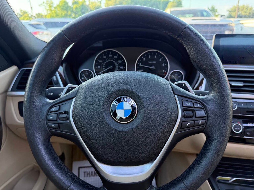 BMW 3 Series Vehicle Full-screen Gallery Image 20