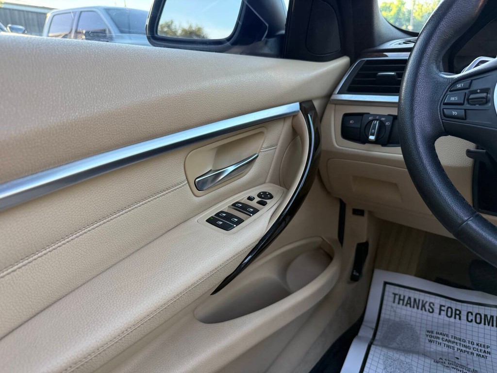 BMW 3 Series Vehicle Full-screen Gallery Image 26
