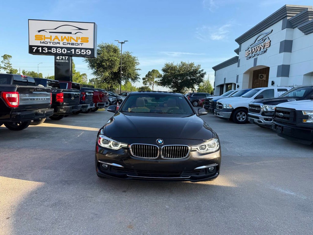BMW 3 Series Vehicle Full-screen Gallery Image 36