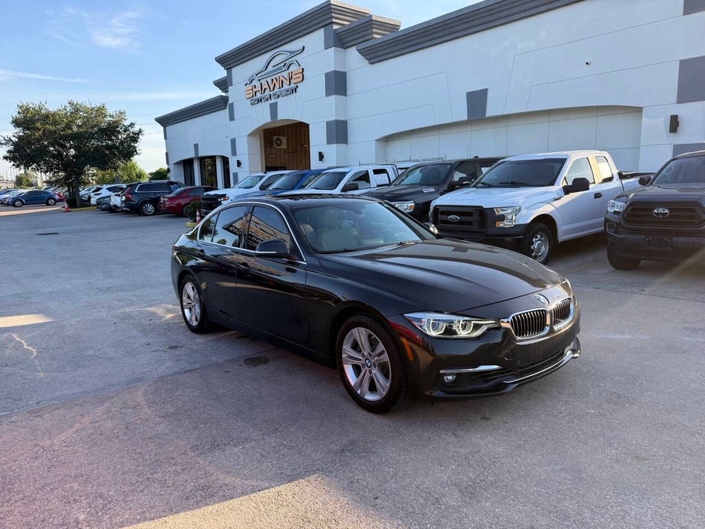 BMW 3 Series Vehicle Full-screen Gallery Image 37