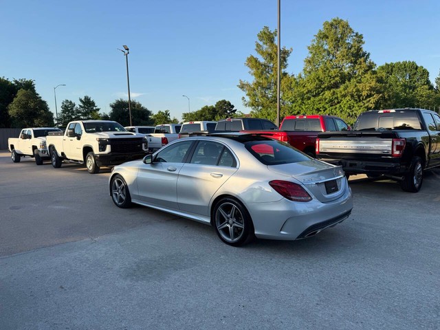 Mercedes-Benz C-Class Vehicle Full-screen Gallery Image 04