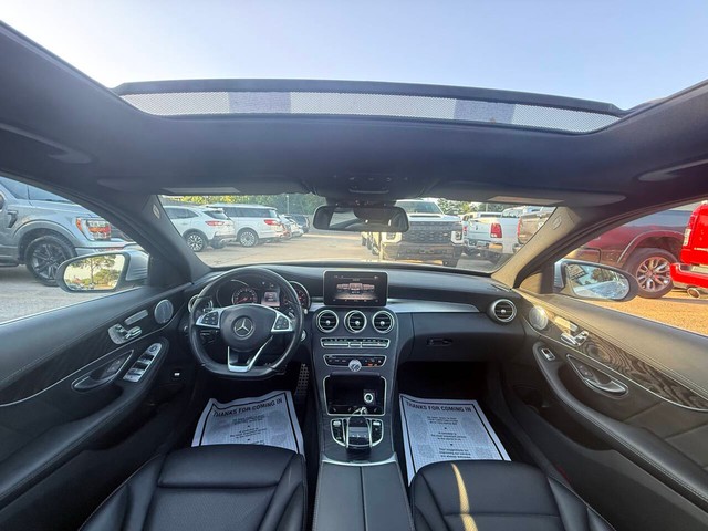 Mercedes-Benz C-Class Vehicle Full-screen Gallery Image 17