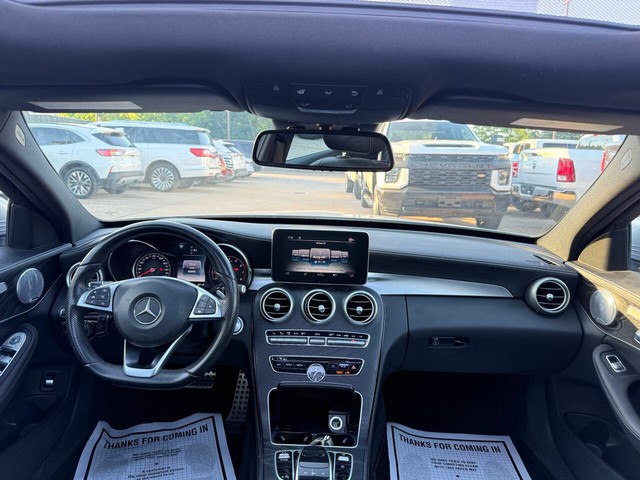 Mercedes-Benz C-Class Vehicle Full-screen Gallery Image 18