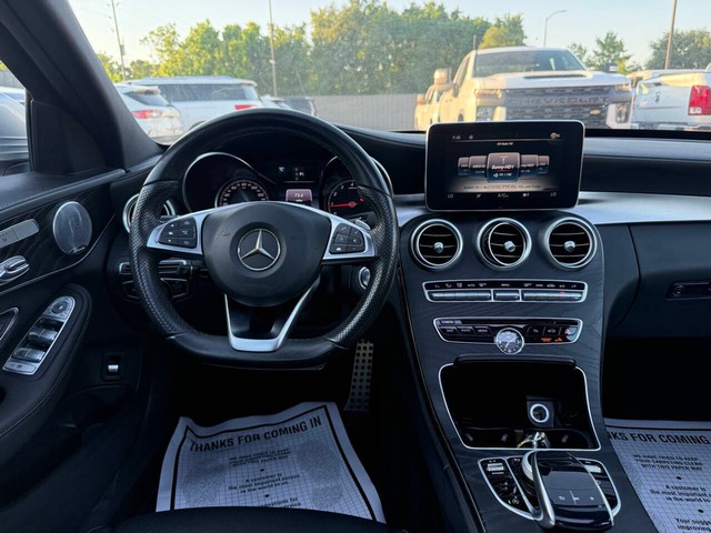 Mercedes-Benz C-Class Vehicle Full-screen Gallery Image 21