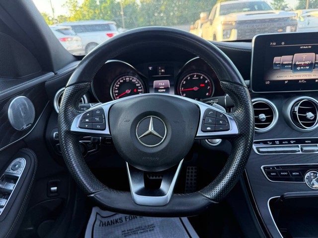 Mercedes-Benz C-Class Vehicle Full-screen Gallery Image 25