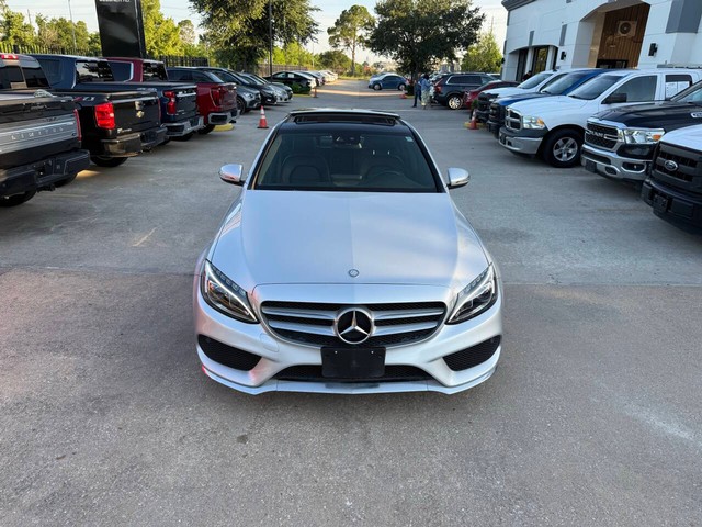 Mercedes-Benz C-Class Vehicle Full-screen Gallery Image 42