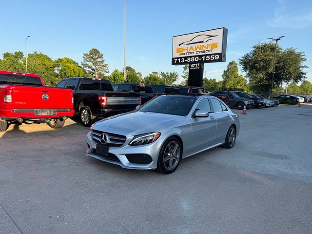 Mercedes-Benz C-Class Vehicle Full-screen Gallery Image 45