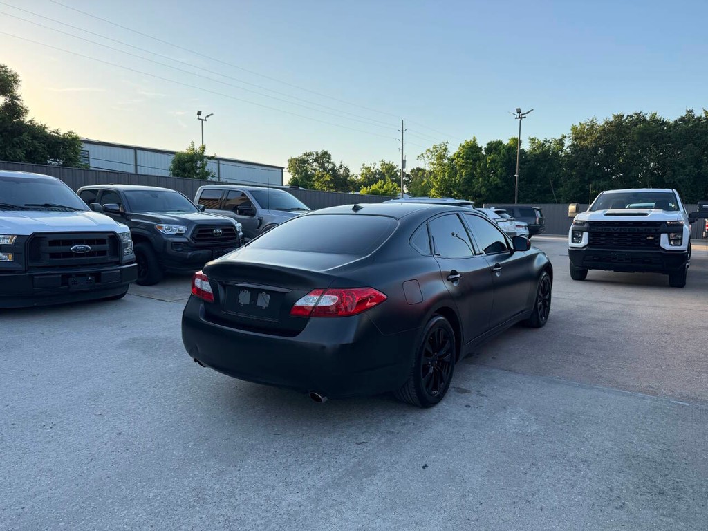 INFINITI M37 Vehicle Full-screen Gallery Image 05