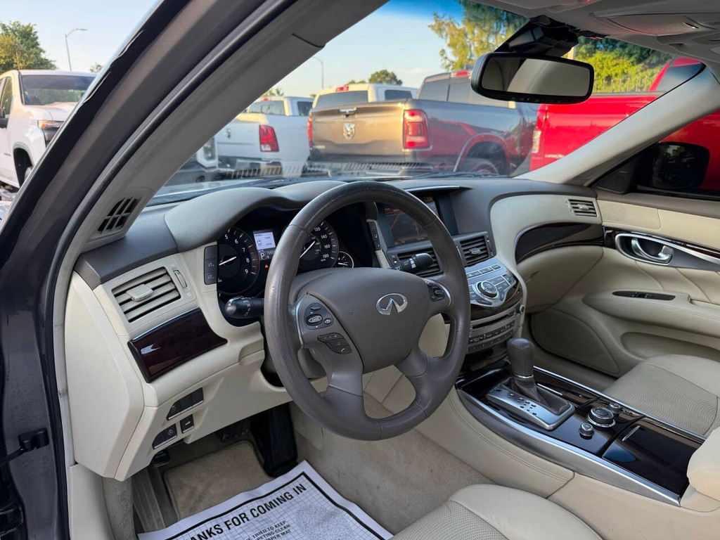 INFINITI M37 Vehicle Full-screen Gallery Image 06