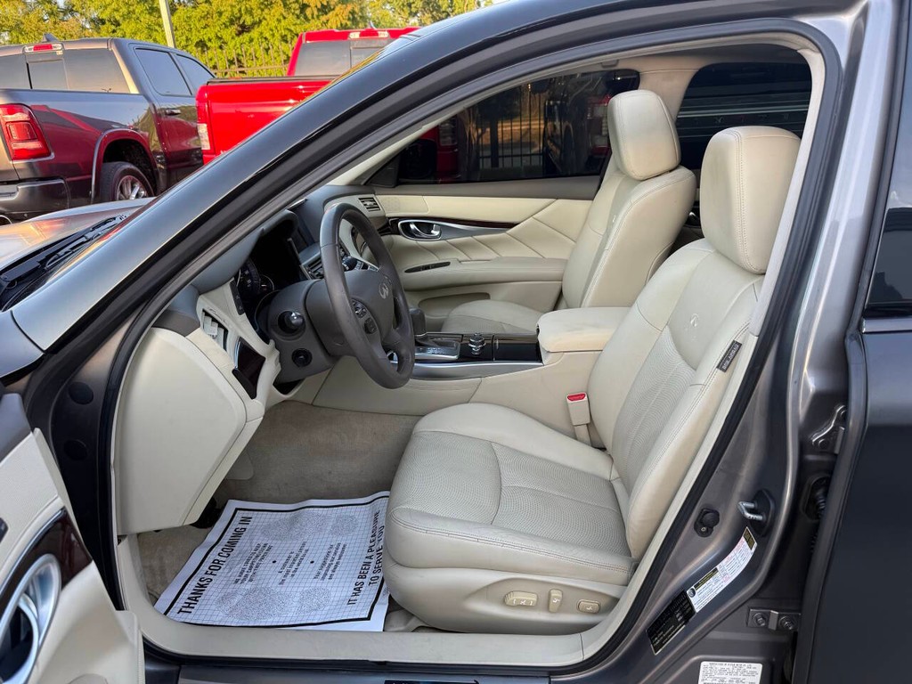 INFINITI M37 Vehicle Full-screen Gallery Image 07