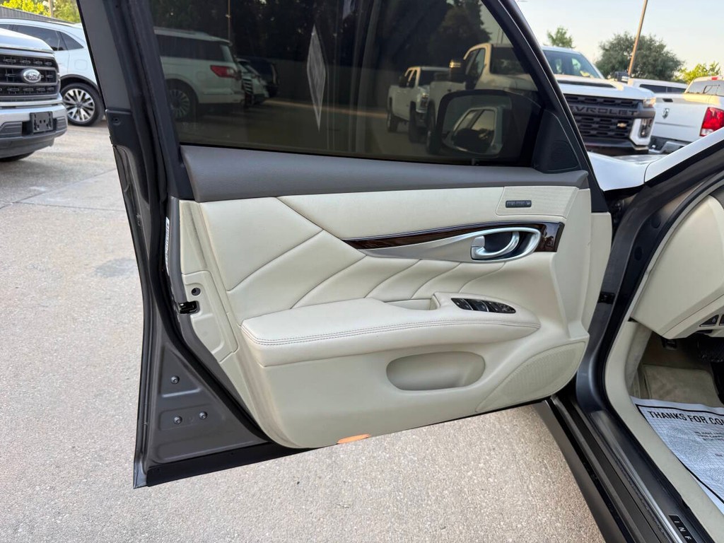 INFINITI M37 Vehicle Full-screen Gallery Image 08