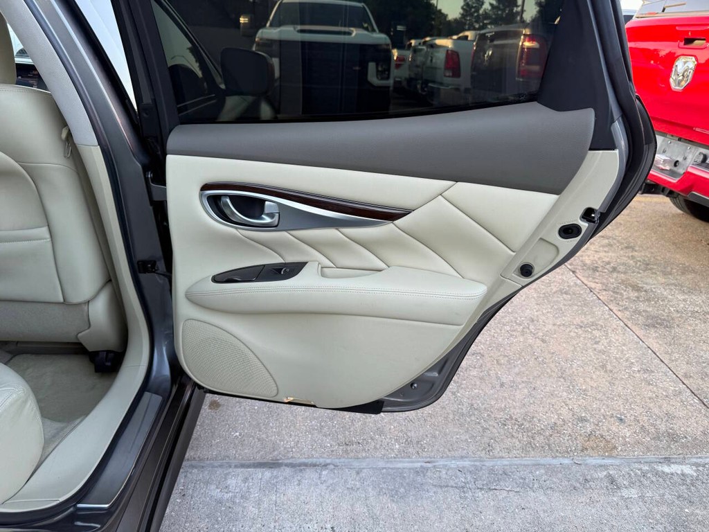 INFINITI M37 Vehicle Full-screen Gallery Image 16