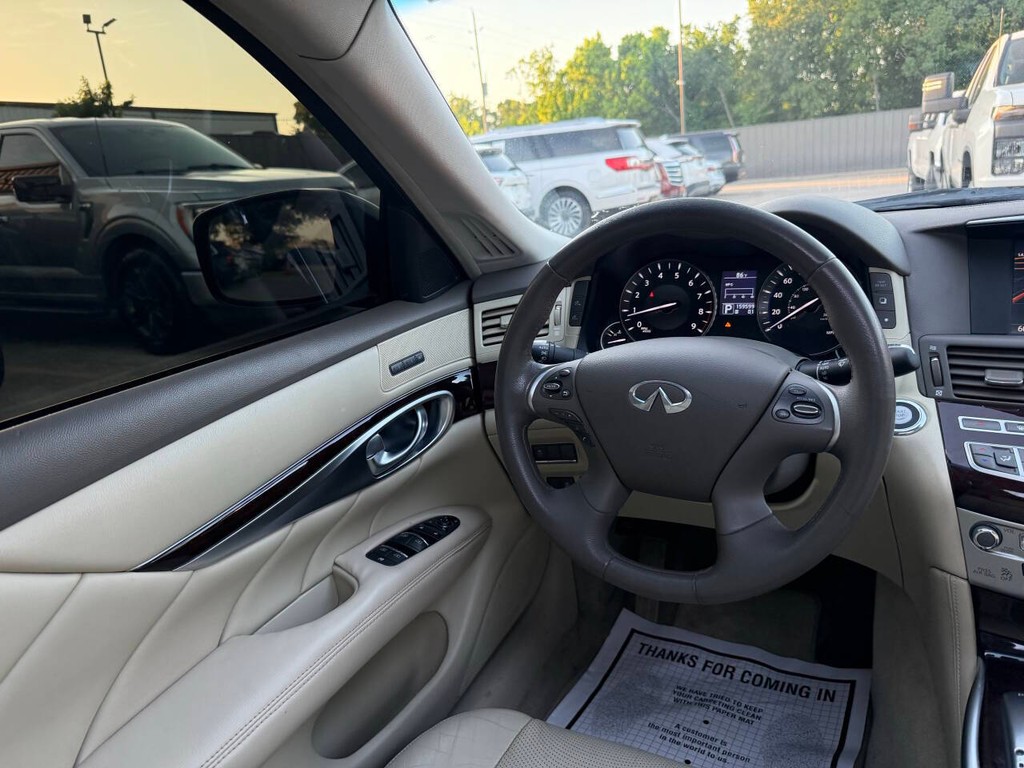 INFINITI M37 Vehicle Full-screen Gallery Image 19