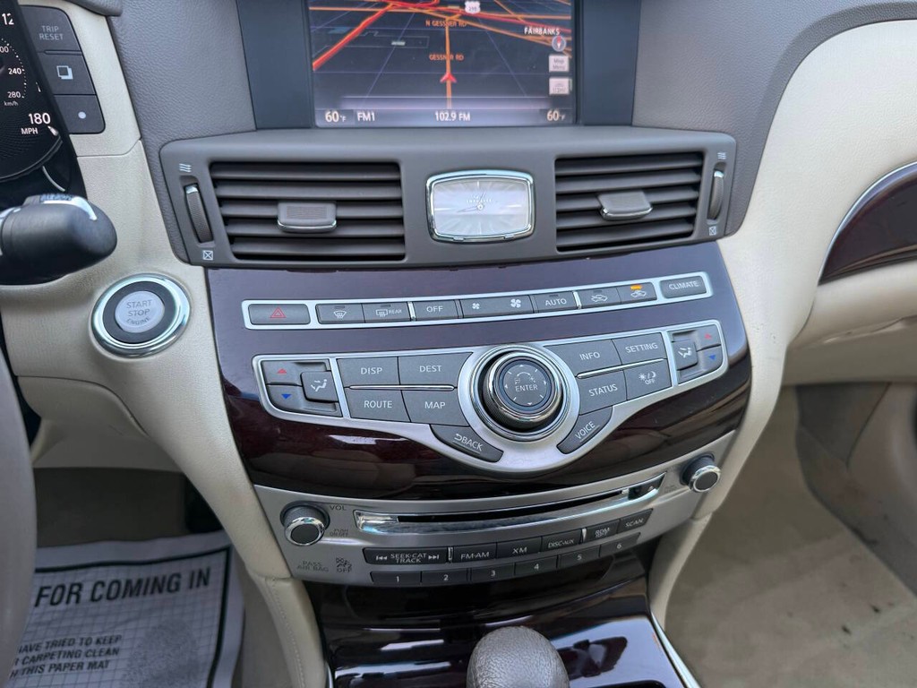 INFINITI M37 Vehicle Full-screen Gallery Image 27