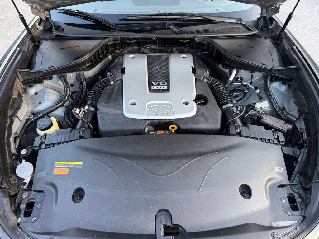 INFINITI M37 Vehicle Full-screen Gallery Image 35