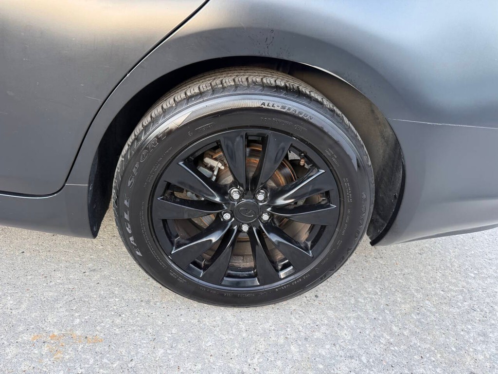 INFINITI M37 Vehicle Full-screen Gallery Image 36