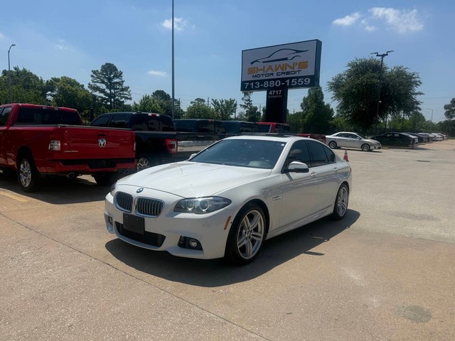 BMW 5 Series Vehicle Full-screen Gallery Image 03